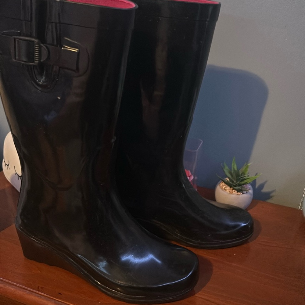 Caoelli NY Rain Boots Size 8 brand new